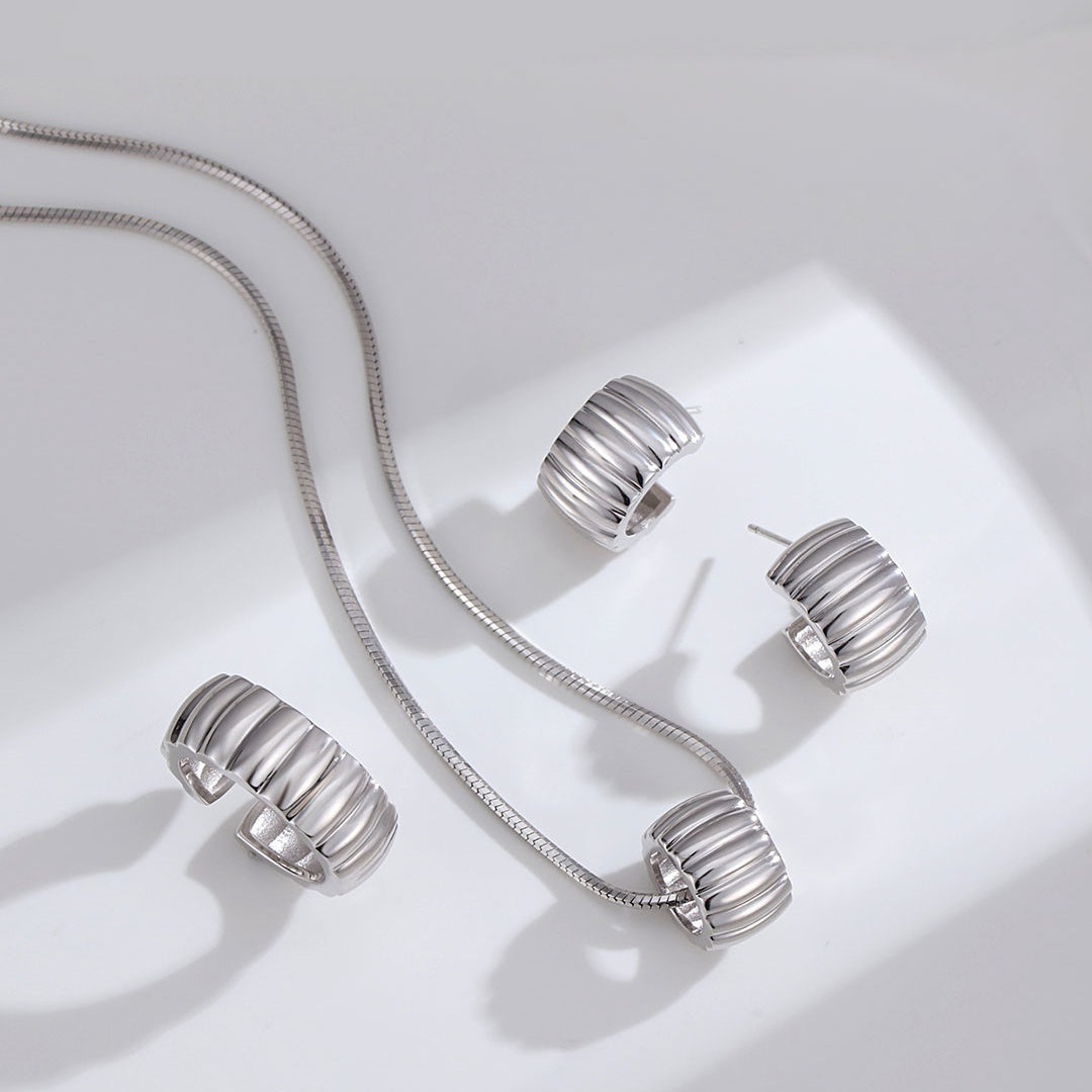 リブデザイン ピアス