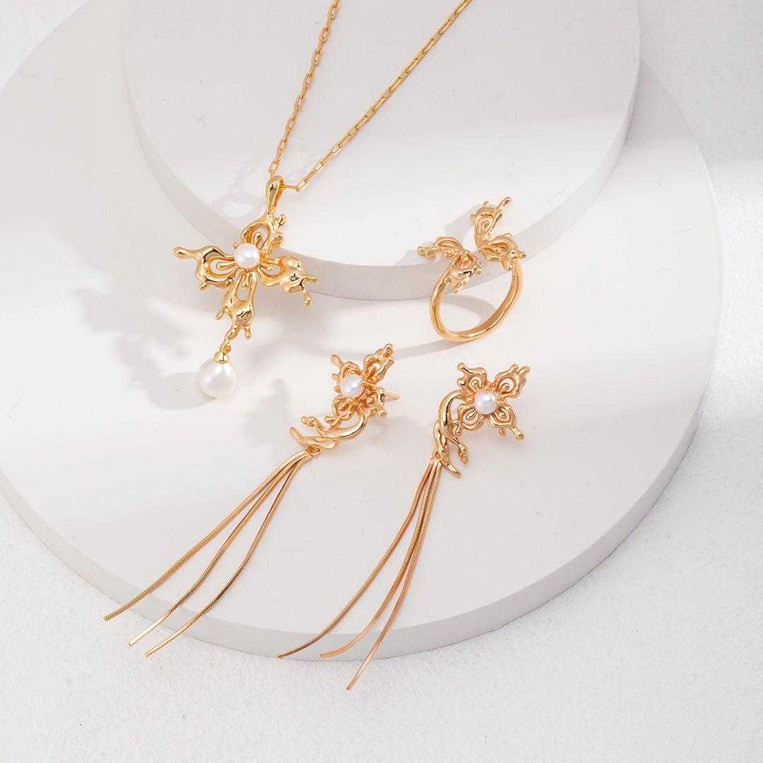 蝶々モチーフ ピアス ゴールド シルバー