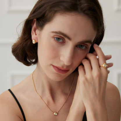 ゴールド オーバル型 スタッド ピアス