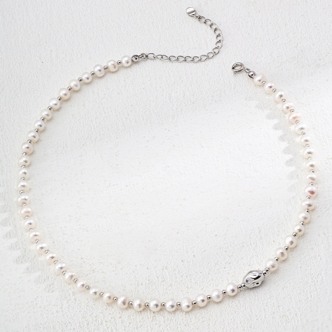 パールチャームネックレス
