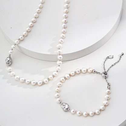 パールチャームネックレス